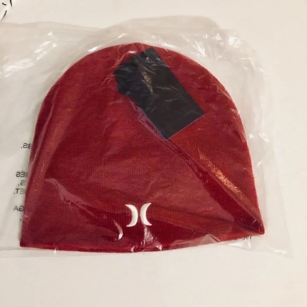 Hurley Embroidered Logo Burgundy knit beanie